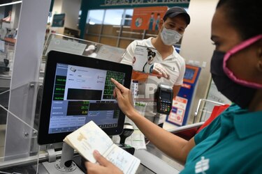A partir de este martes, 77,730 panameños se incorporan al bono digital
