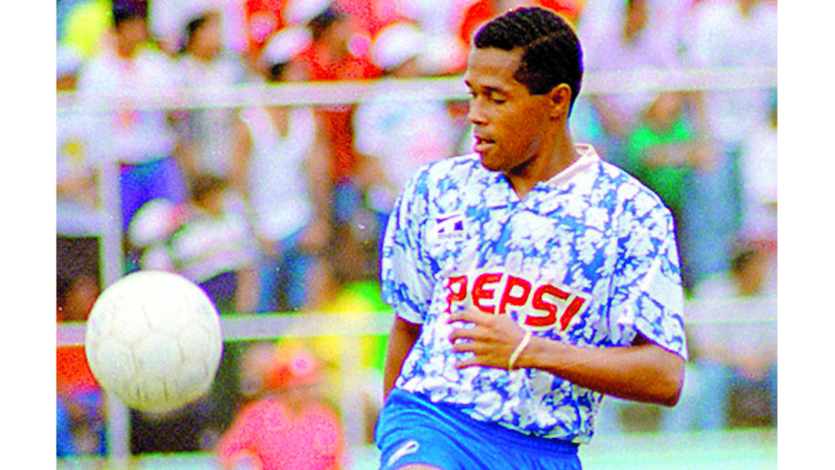 Mendieta, el ex jugador panameño, es uno de los grandes futbolistas nacionales que ha tenido la selección de fútbol.
