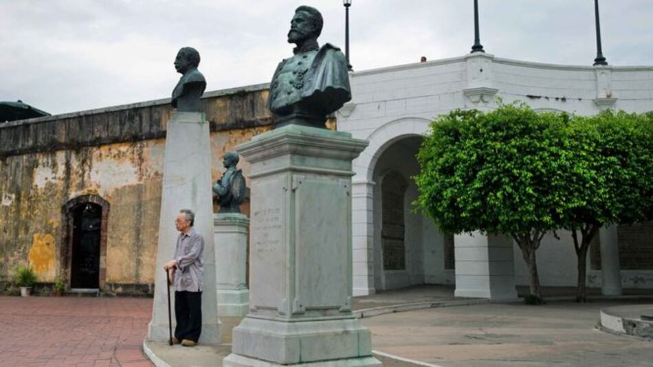 El panameño César Young Núñez: sed por leer y escribir