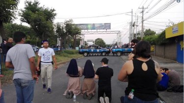 Estudiantes atrincherados salen de parroquia de Managua tras cese del ataque