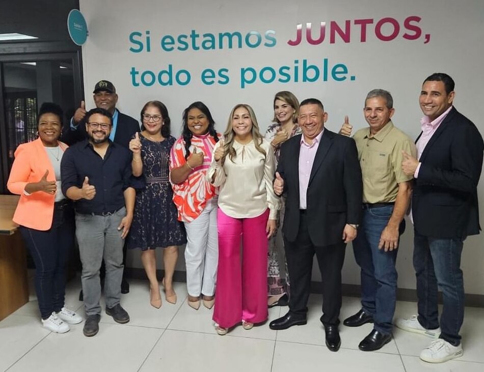 Cierran las postulaciones en CD: Yanibel Ábrego y Roberto Henríquez se disputarán el control del partido