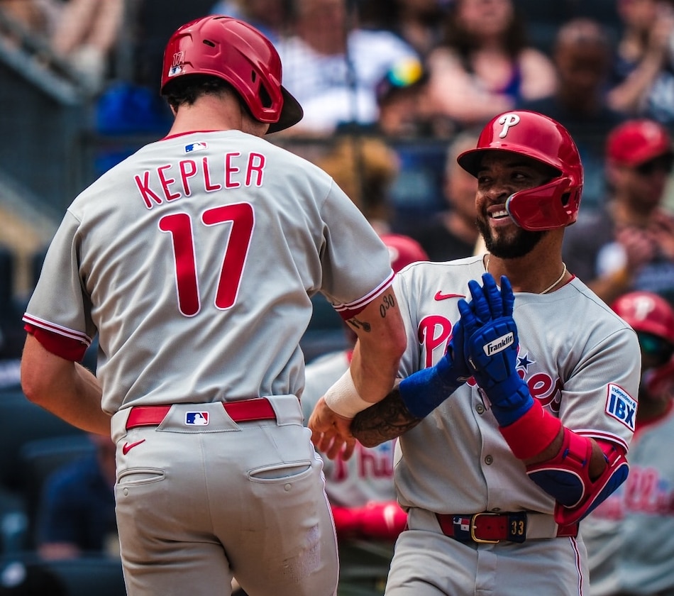 Edmundo Sosa suena jonrón y sufre aparatoso golpe en victoria de los Phillies sobre los Yankees