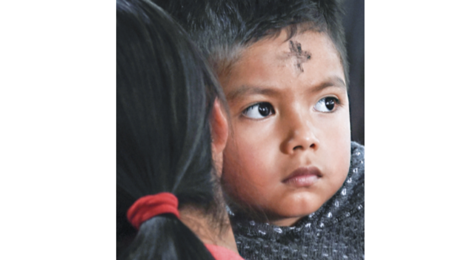 Imposición de la ceniza para abrir la Cuaresma