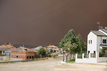 (Actualizada: 18)"Es el peor incendio de la historia de Madrid": los fuegos sin control que han obligado a evacuar a decenas de miles de personas en el centro de España
