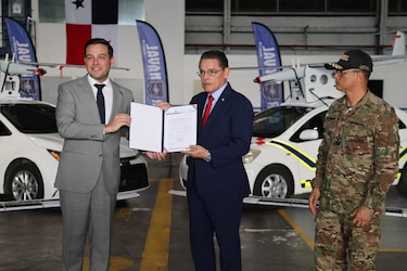 Estados Unidos entrega a Panamá cuatro drones K1000