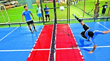 El ‘padbol’ se desarrolla con mucha velocidad