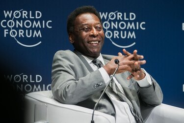 Pelé deja sala de cuidados intensivos tras operación de colon