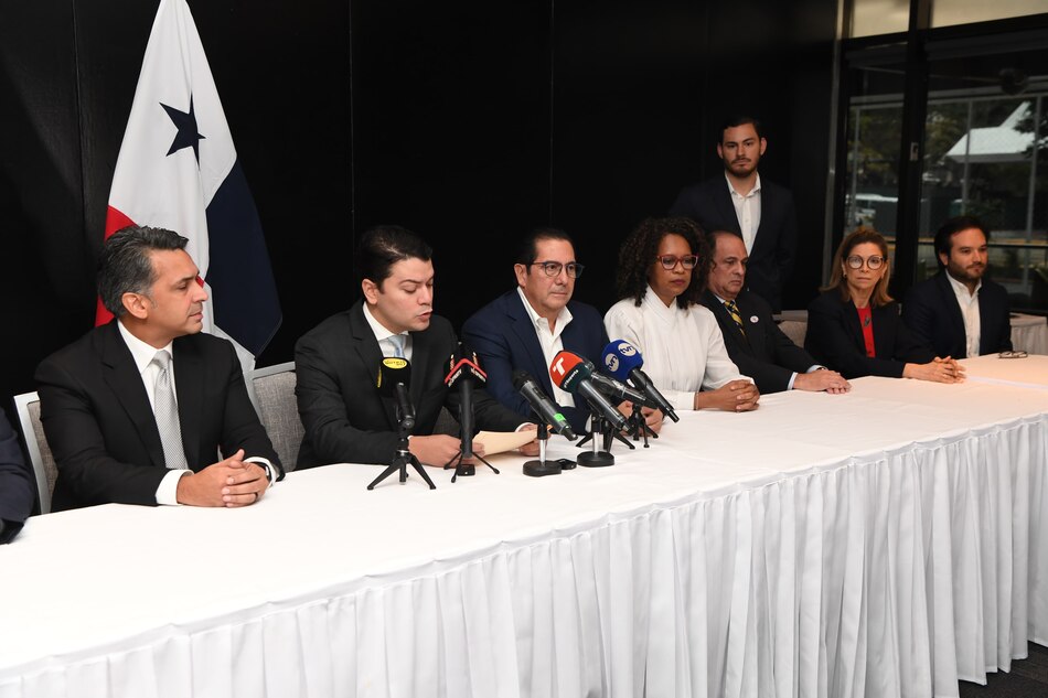 Retiran del Club de Leones documento de adhesión a declaración por la soberanía