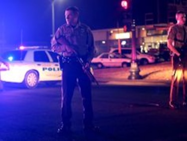 Dos policías gravemente heridos de bala en Ferguson durante protesta