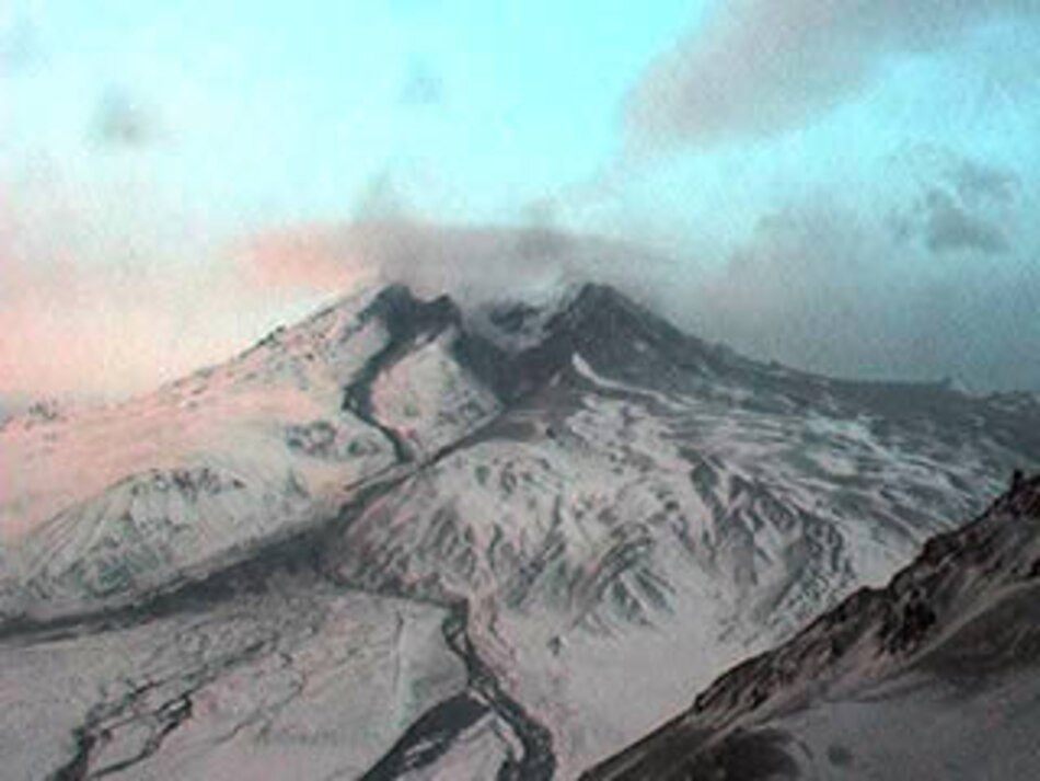 Registra nuevas erupciones el volcán Mount Redoubt