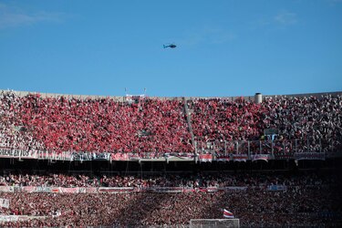 Un hincha muere al caer de una tribuna en el estadio de River Plate