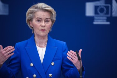 Presidenta de la UE propone movilizar cerca de 800,000 millones de dólares para la defensa en un plan que incluye a Ucrania