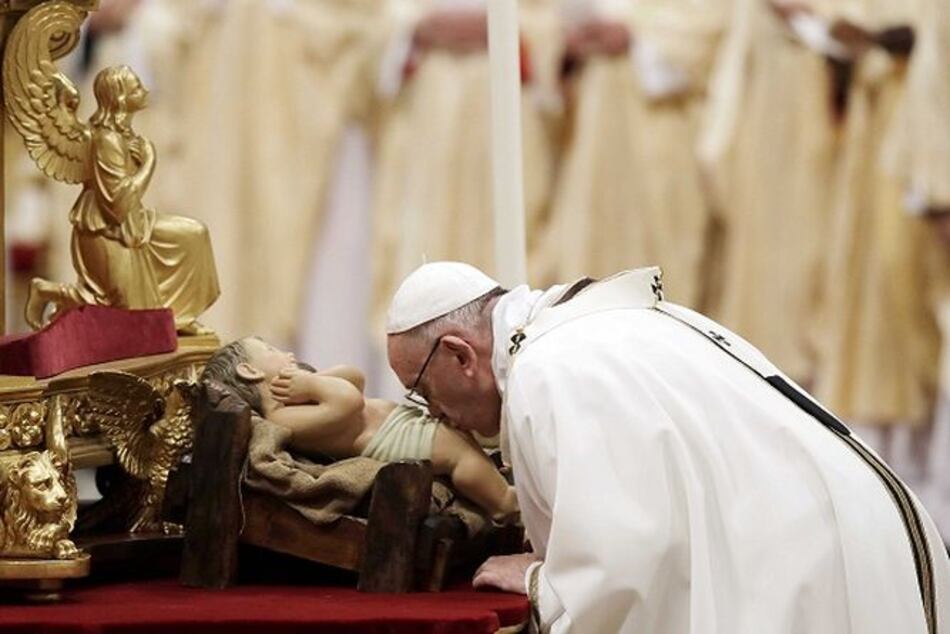 El papa invita a reconocer en los inmigrantes 'obligados a dejar su tierra' a la Sagrada Familia