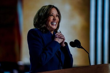 Harris borra la ventaja de Trump en estados clave, pero se mantiene en el empate técnico