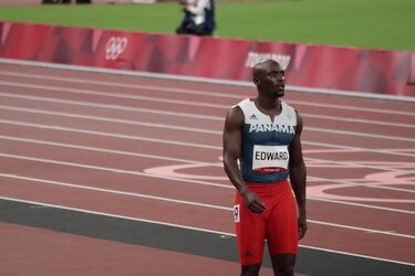 Alonso Edward no logra terminar la carrera de los 200 metros