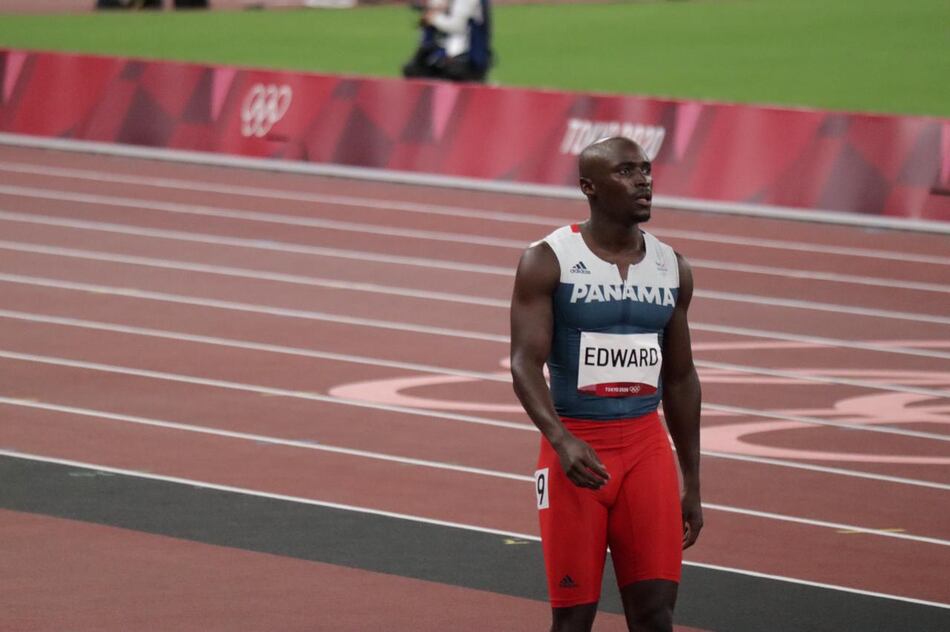 Alonso Edward no logra terminar la carrera de los 200 metros