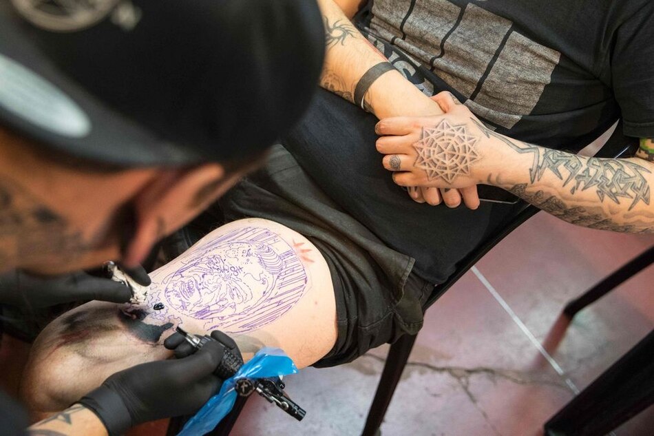Estudio de la FDA revela que algunas tintas de tatuaje etiquetadas como estériles están contaminadas