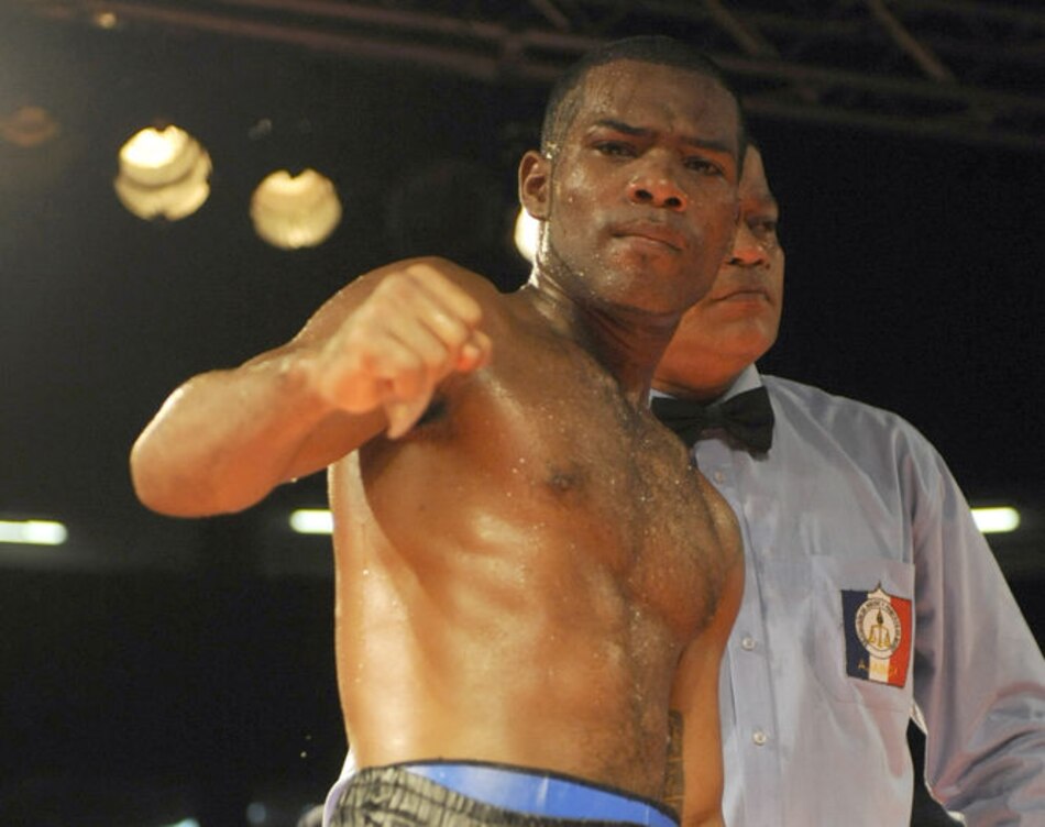 Jezreel Corrales tendrá su oportunidad de pelear por cetro superpluma