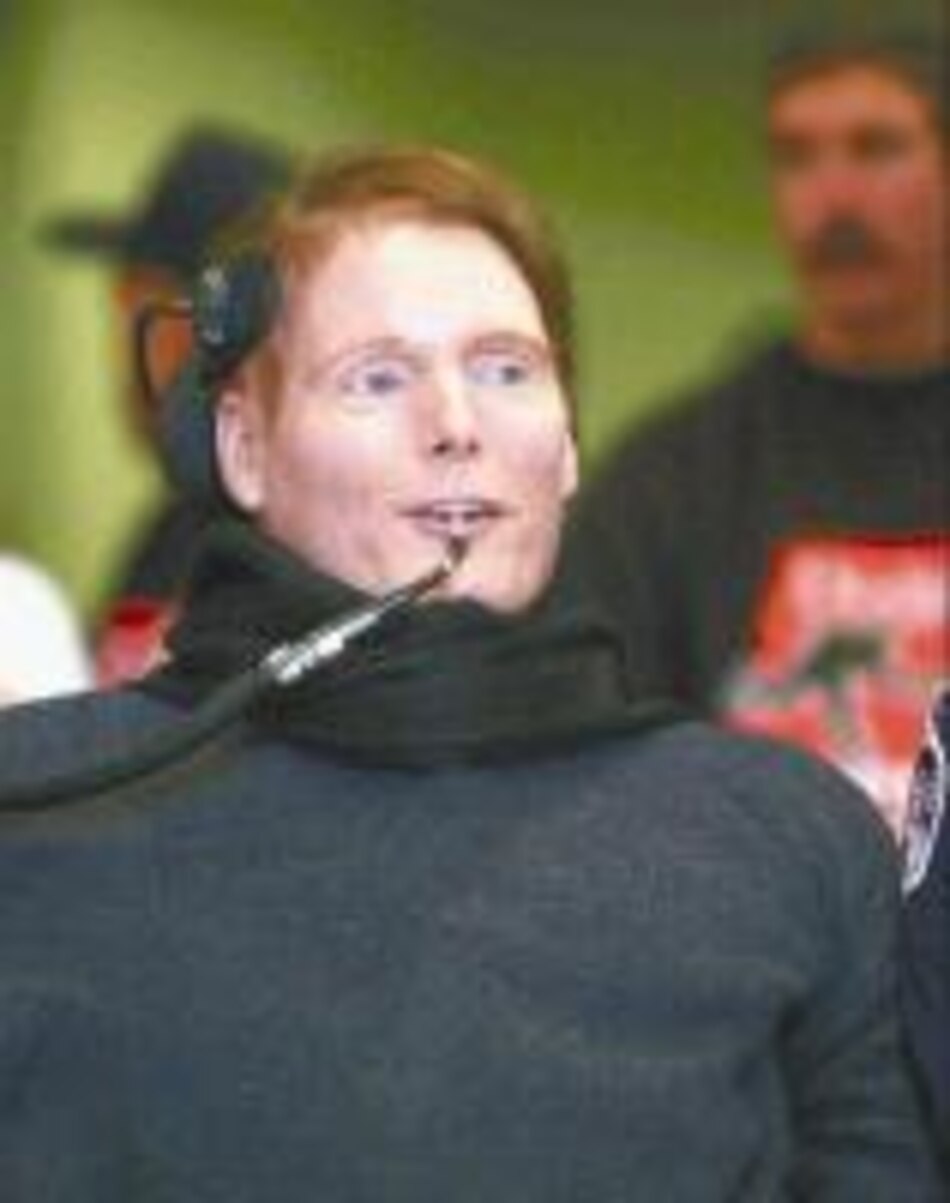 Christopher Reeve recupera sensibilidad