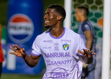 El panameño Azarías Londoño está cerca de reforzar la Universidad Católica de Ecuador