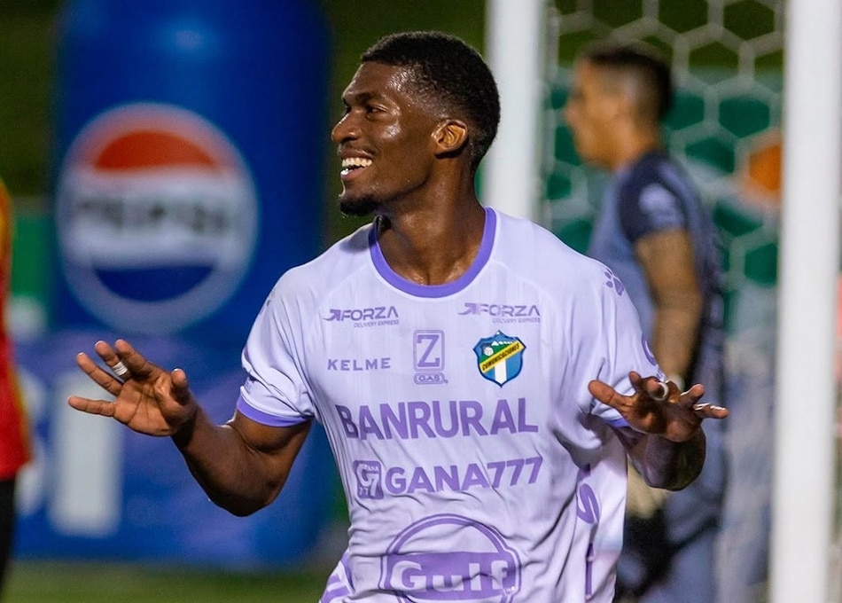 El panameño Azarías Londoño está cerca de reforzar la Universidad Católica de Ecuador