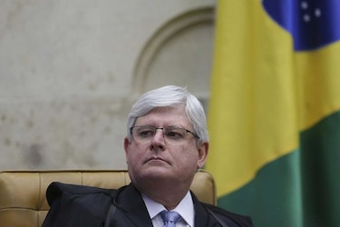 Fiscal general de Brasil quiere investigar a más de 100 políticos