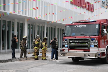 Extinguen incendio en el techo de la sucursal del Banco General en Costa del Este