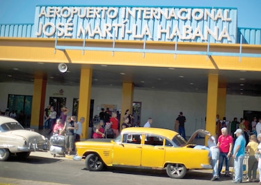 Washington reduce aún más la conexión aérea con Cuba