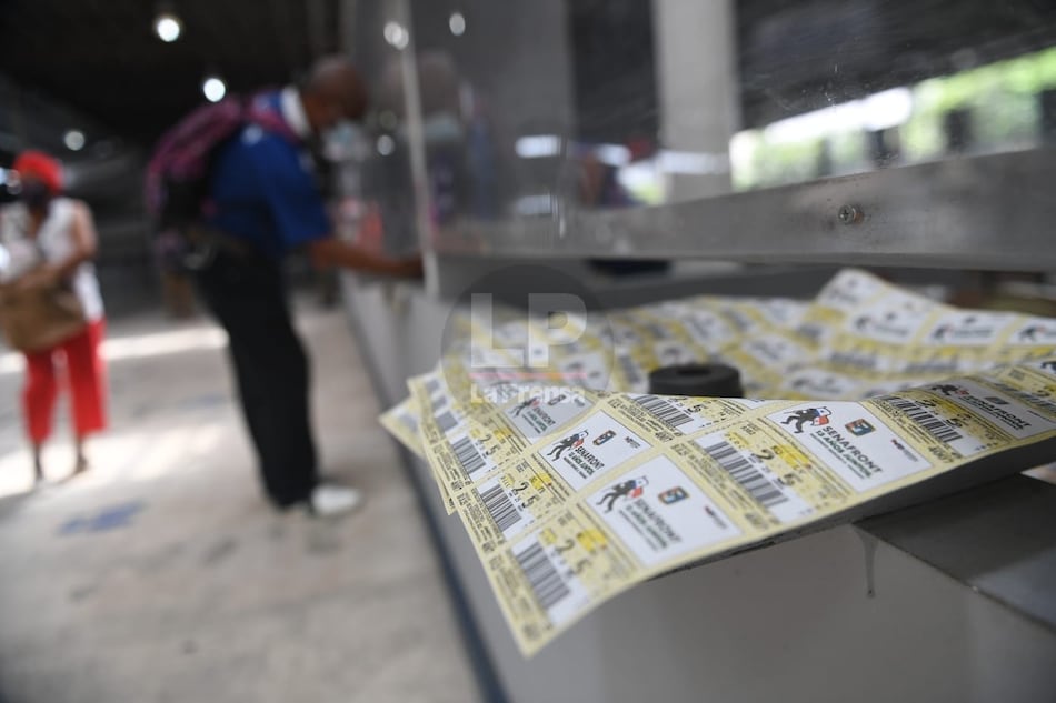 Ministerio Público notifica a dos hombres de la orden de aprehensión en su contra en el caso de la Lotería