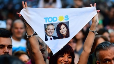 El peronismo se da por ganador, pero Macri aún aspira a balotaje en Argentina