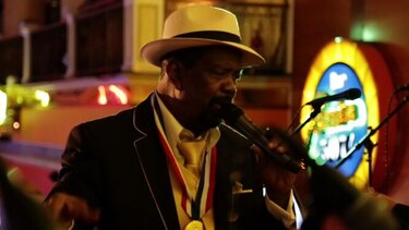 Sobre las dulces melodías del cantante panameño Azuquita