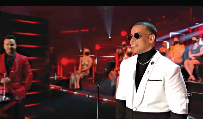 Sech y Erika Ender triunfan en los Latin Billboards