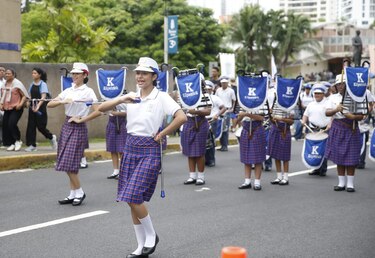 Colorido desfile honra los 506 años de Panamá la Vieja con música y cultura