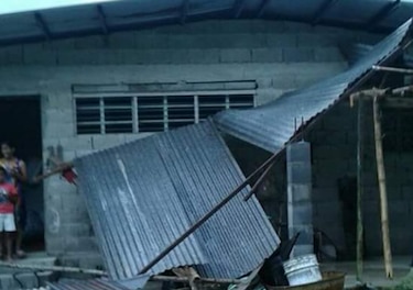 Desprendimiento de techos y árboles caídos tras lluvias y vientos en Colón