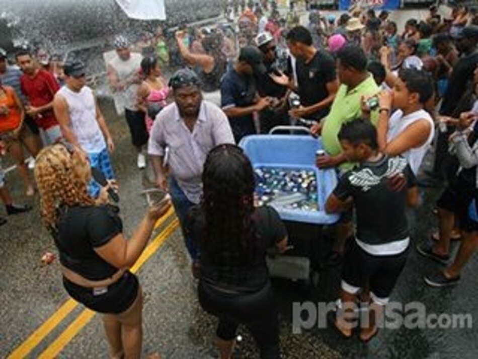 La mojadera se apoderó de la Vía Brasil este sábado de Carnaval