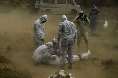 Más de 1.5 millones de muertos por el coronavirus en el mundo