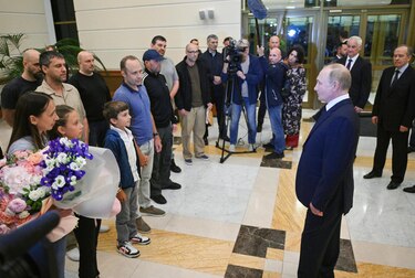 El Kremlin reconoce que entre los canjeados había espías de los servicios secretos rusos