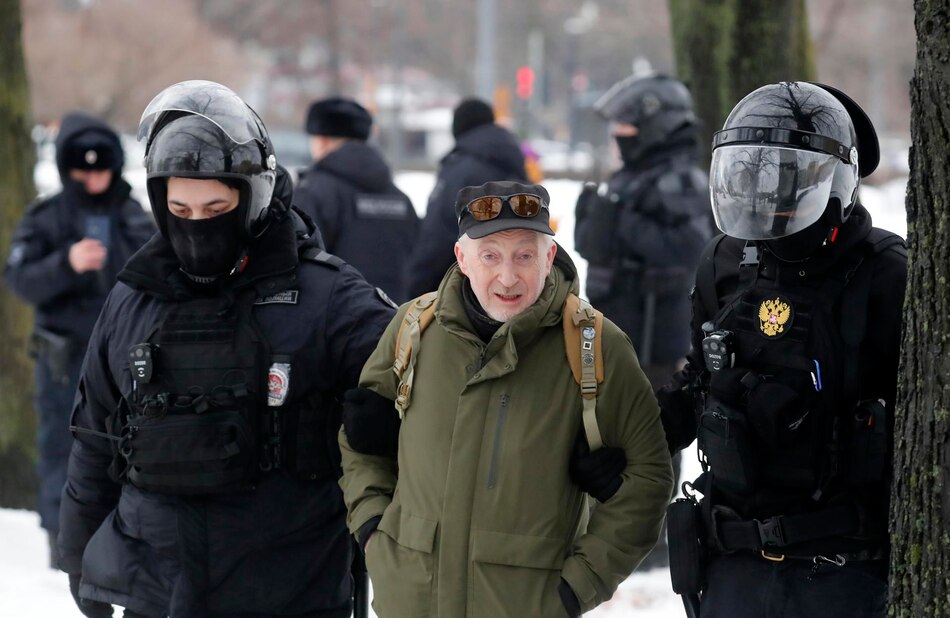 Más de un centenar de rusos detenidos en acciones de repulsa por la muerte de Navalny