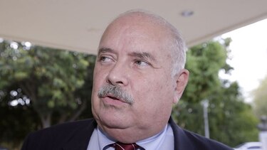 Notifican al Decano de la Facultad de Derecho de la expulsión de Bernal