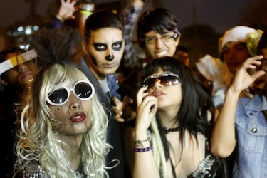 Fans chilenos de Lady Gaga acampan en Santiago antes de su concierto