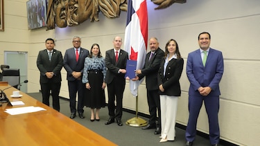 Presupuesto 2026: Diputados y ministro Felipe Chapman inician acercamientos