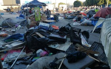 Autoridades desalojan un campamento de migrantes en el norte de México