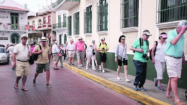 Analizan retomar cobertura médica gratuita a turistas