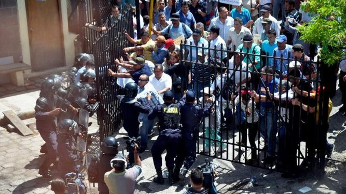 Honduras: Sacan a periodista antes de ser juzgado