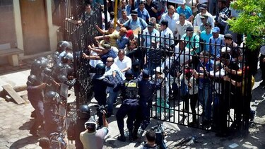 Honduras: Sacan a periodista antes de ser juzgado