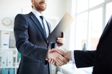 Topaz adquiere el 60% de Info Solutions y expande su presencia global