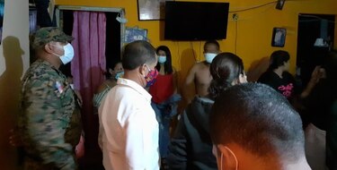 Senafront sorprende a más de 30 personas en un quinceaños en Barú