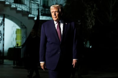 Trump ‘no tiene que ver’ en el retiro de fotos publicadas en caso Epstein, según el Departamento Justicia