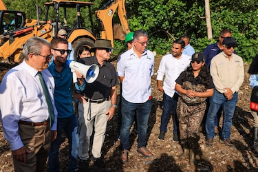 De los ríos a la bahía de Panamá: el desafío de contener 56 toneladas de basura al día