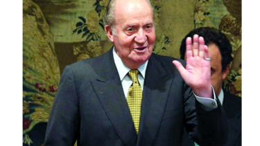 Fiscalía española propone investigar comisiones que salpican al rey Juan Carlos